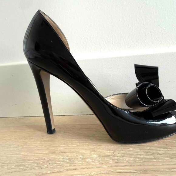 Valentino Garavani Black Patent Platform Peep Toe Bow Pumps - Picture 5 of 8